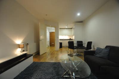 SE18 - Luxury 1 Bedroom Apartment On The Thames  Main Photo