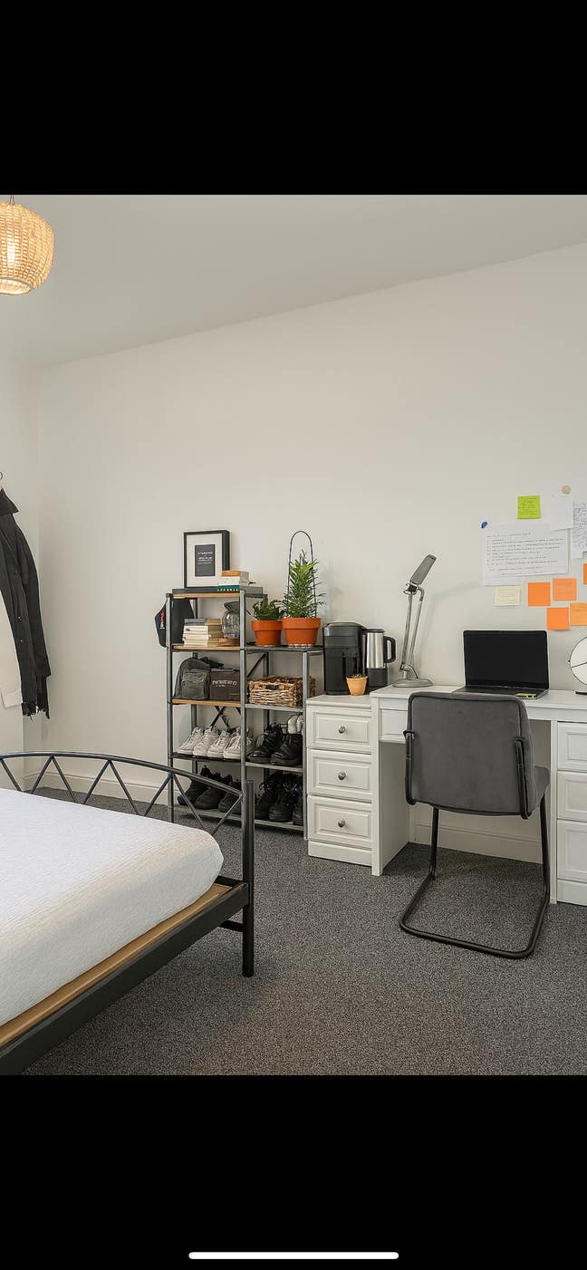 Double room available in all female house sharing  Main Photo