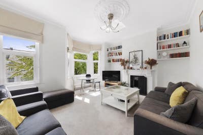 Female Double Room Close to Notting Hill Main Photo