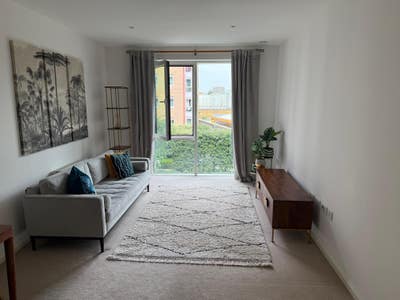 1 bedroom riverside apartment in luxury complex Main Photo