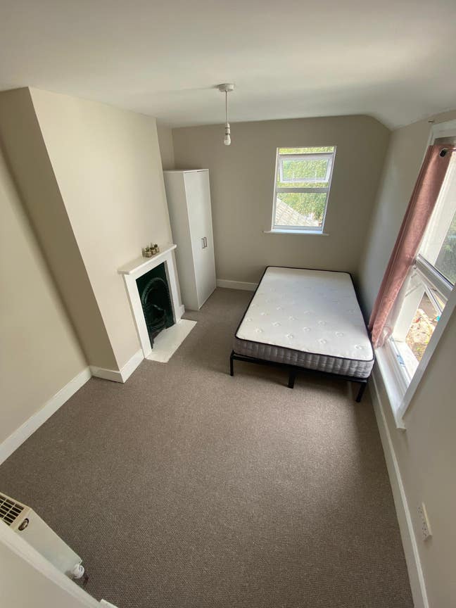 Studio Room with Separate Kitchen & Toilet Main Photo