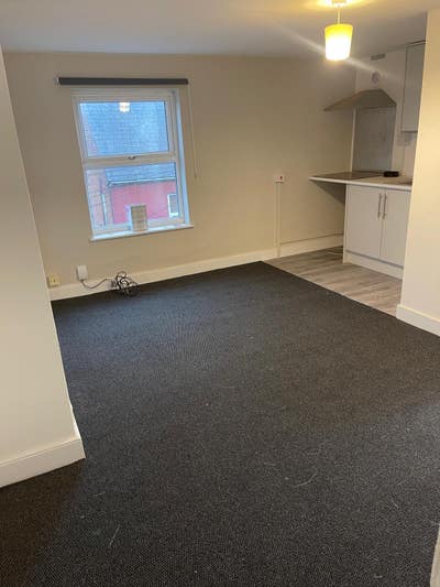 Large double room with own kitchenette and en suit Main Photo