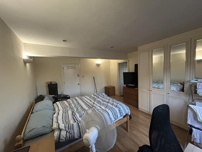 Large en-suite room Main Photo