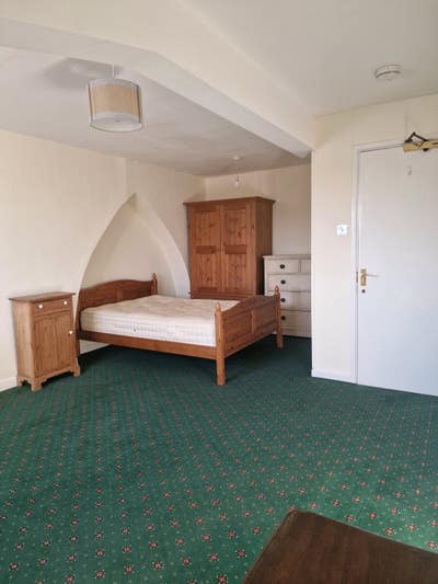 Fantastic Sought After Location  Main Photo