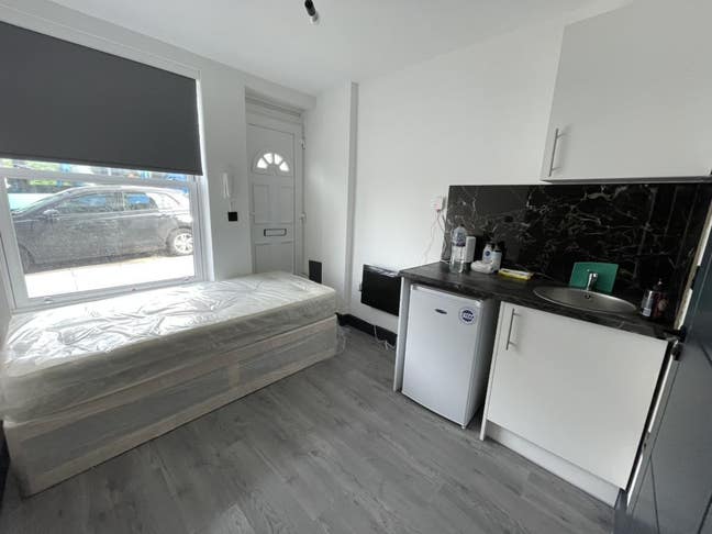 Ensuite 1 bedroom Redhill £820 pcm (July free)  Main Photo