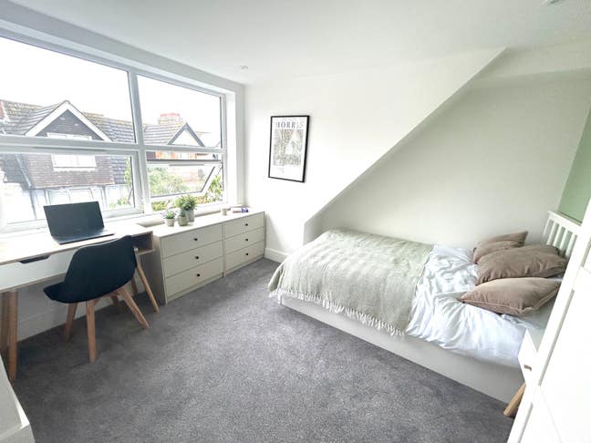 Modern Rooms in a Newly Refurbished House Main Photo
