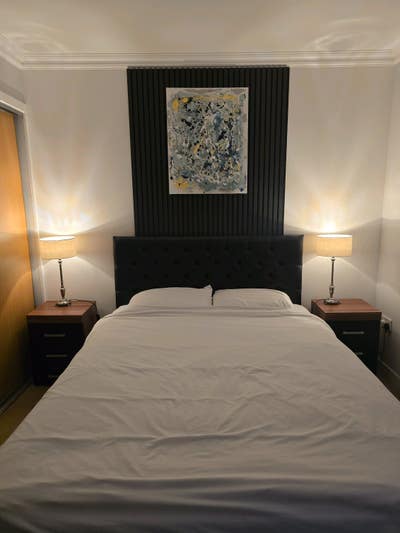 Double room in a modern flat with bills included Main Photo