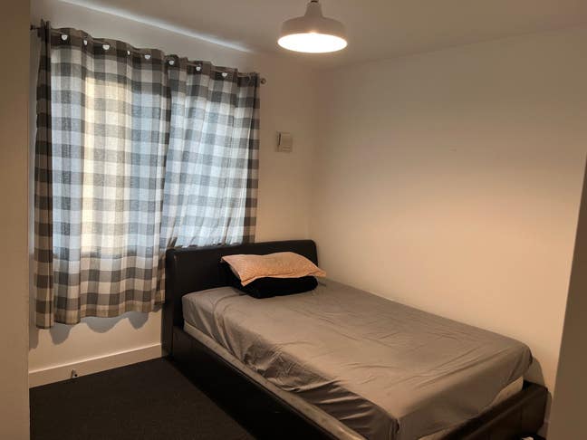 Ensuite 2 bedroom available for  2months Main Photo