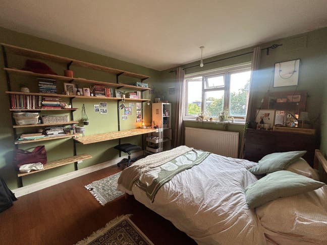 Room available in 2-Bed Flat in North Clapham Main Photo