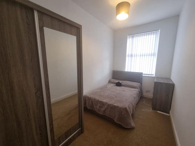 Room available in 3 bedroom  terrace  house Main Photo