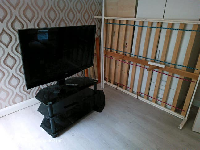 2 bedroom ground floor flat on green street. Main Photo