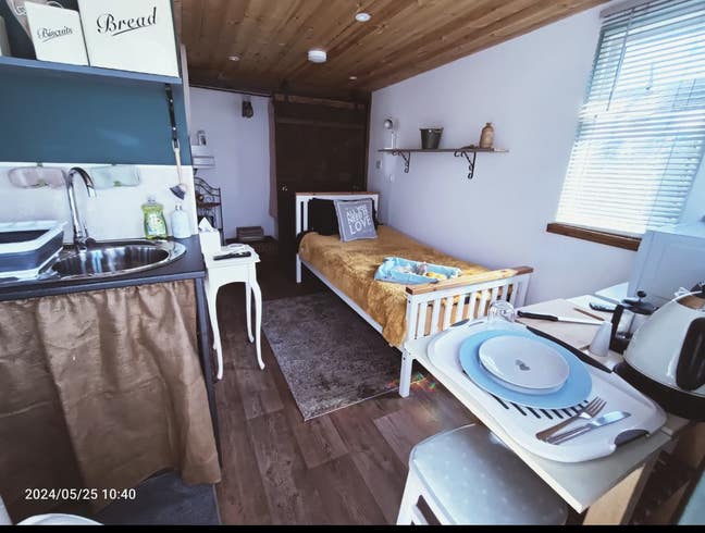 Room by the Sea Main Photo