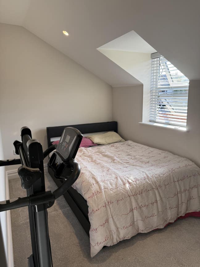 A Room in a 2bedroom Modern luxury apartment  Main Photo