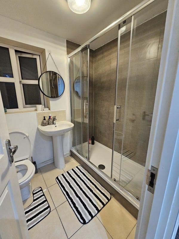 Fully furnished double rooms available NOW Main Photo
