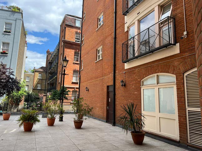 Charming One-Bedroom Flat in Central London Main Photo