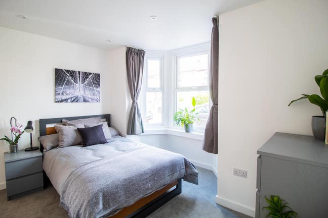 Stunning Double en suite Room bills included Main Photo