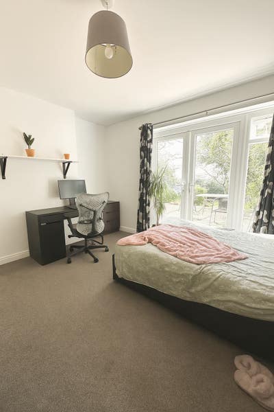 &pound;735 Ground Floor Double room - private EnSuite Main Photo