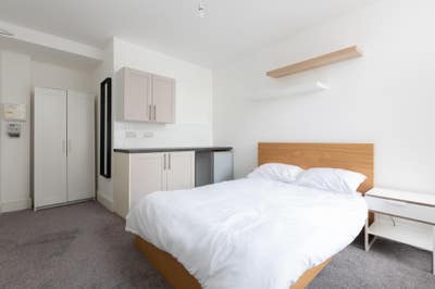 En-suite Large Double Room in South Shore Main Photo