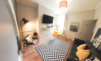 🪴 Furnished Double Room – In House Share, WA8 Main Photo
