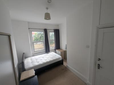 £800 PCM Double Room 5 mins Tooting Broadway!  Main Photo