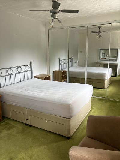 Large Double Room Main Photo