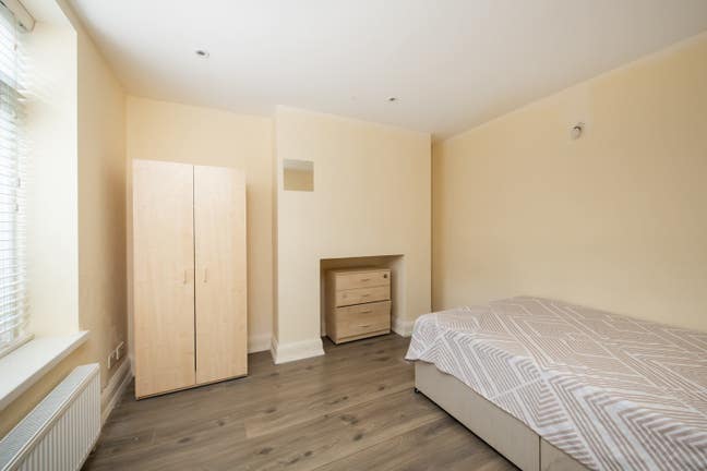 Double Room Next to Pimlico Station Main Photo