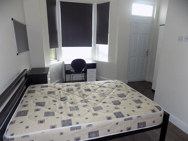 Ensuite Room-to-Rent in Line with Academic Year! Main Photo