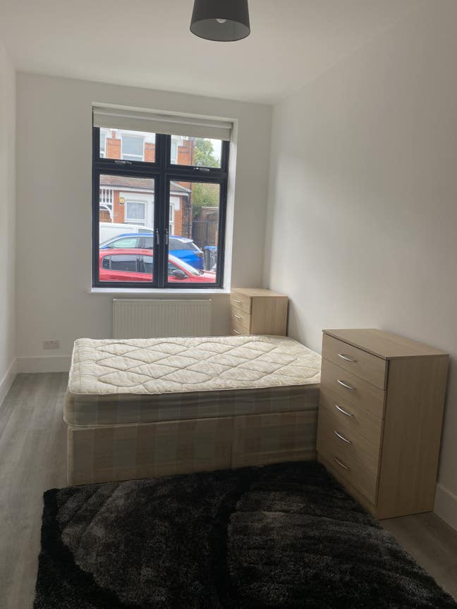 Modern Ensuite Room Main Photo