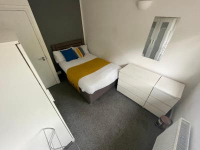 2 X Double rooms Modern house,  Central Location  Main Photo