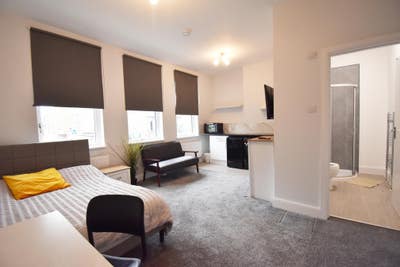 Large Luxury Studio *All Bills Included* - Mitcham Main Photo