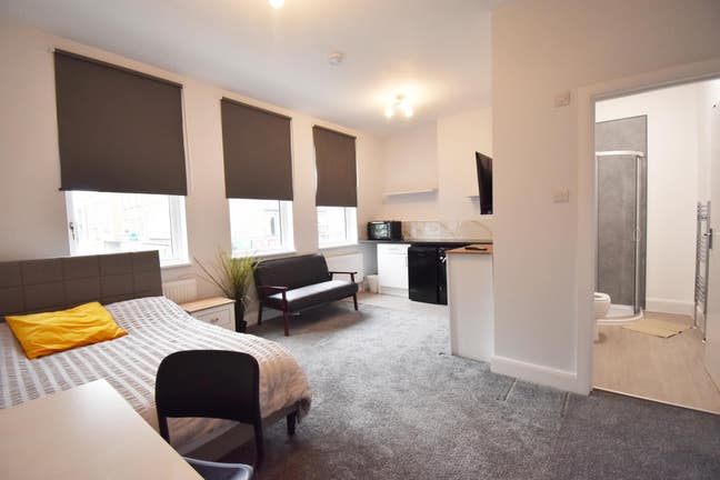 Large Luxury Studio *All Bills Included* - Mitcham Main Photo