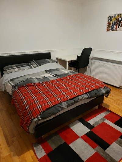 Quiet room for one professional near Glasgow  Main Photo
