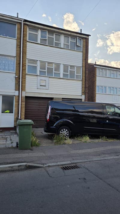 3 Semi detached Property in Tilbury with Garden Main Photo