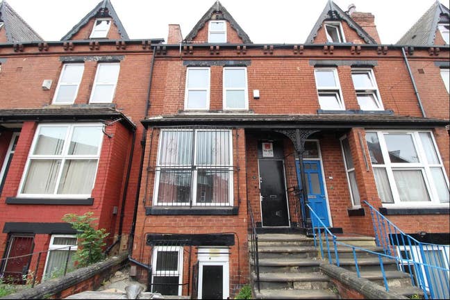 A six bedroom house in Hyde Park Main Photo