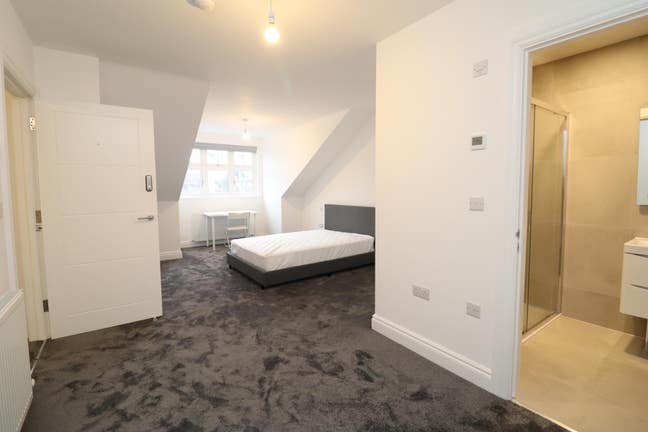 Newly Refurbished Flatshare – Enfield, Move Now! Main Photo