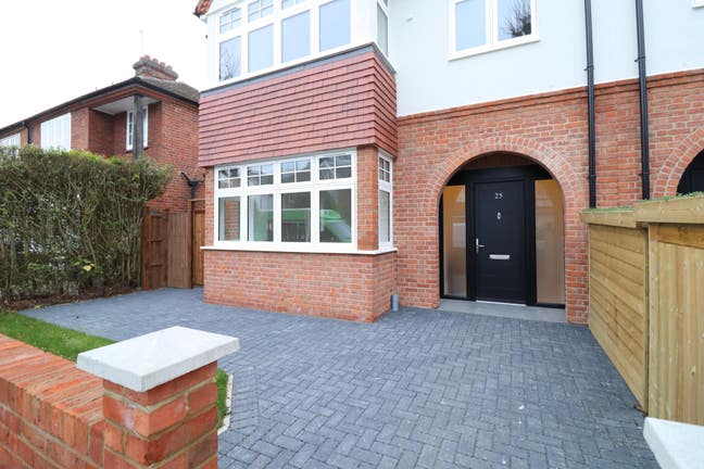 Enfield En Suite – The One for You. Main Photo