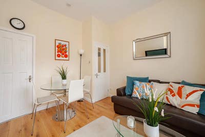 Short/Long Let. Available Now. Cozy 1 Bedroom Flat Main Photo