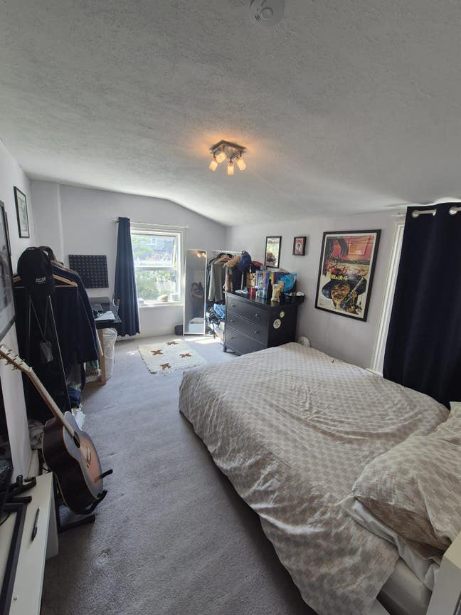 Double Room in Large House with Garden Main Photo