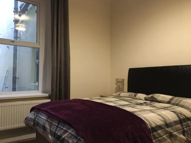City Centre Rooms with Gated Parking Main Photo