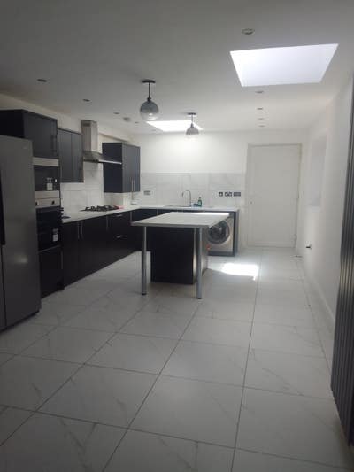 Newly refurbished 4 bedroom house  Main Photo