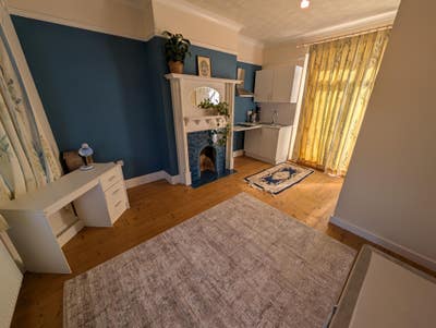 Double bedroom with ensuite bathroom Main Photo