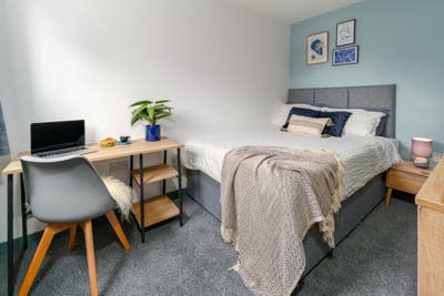 Modern En-Suite Room | Close to M60 | Bills INC!  Main Photo