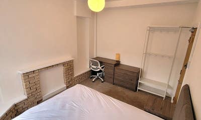 Rooms available to rent in excellent location! Main Photo