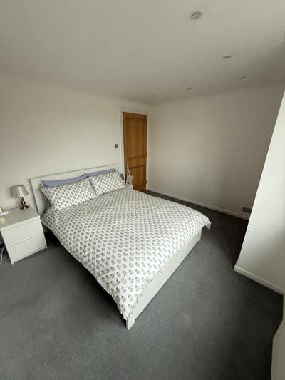 Sublet Available on the River Thames Main Photo