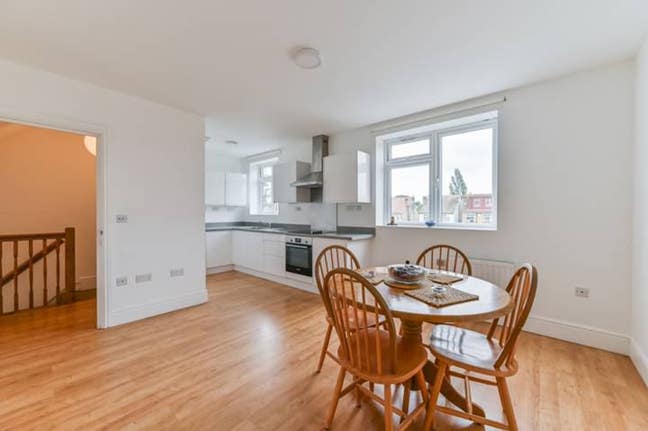 3 bed flat, Norbury Main Photo