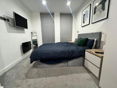 ✨ Modern Double Room in a 4-Bed Flat / BILLS INC Main Photo
