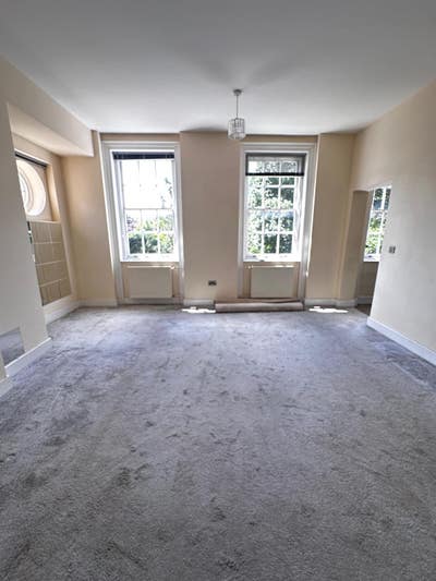 Stunning 2-Bedroom Duplex Flat  Main Photo