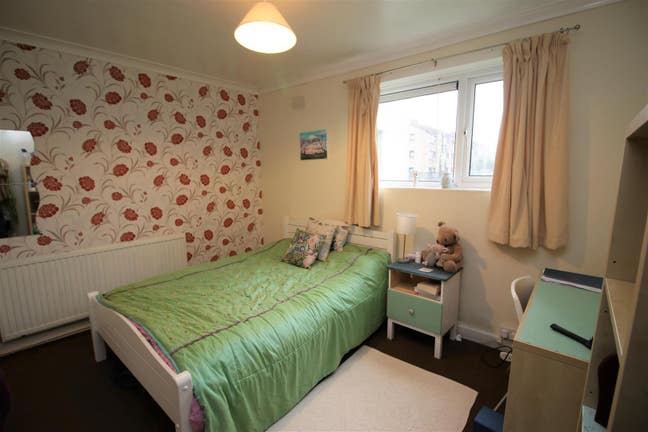 Seeking Replacement Tenant – 2-Bedroom Flat Main Photo