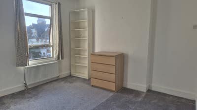 Large double in lovely friendly house Main Photo