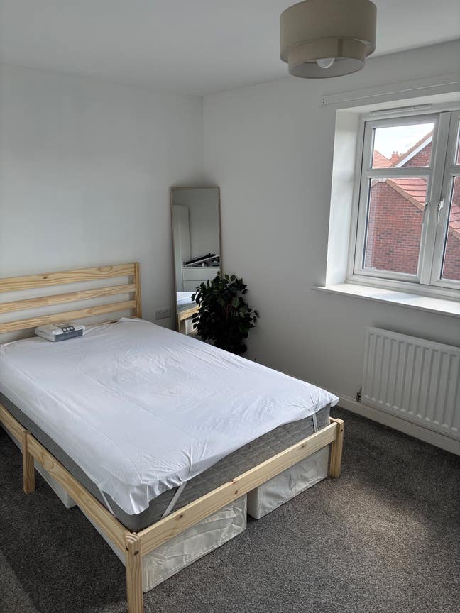 Lovely 2 bed house within Tadpole Village! Main Photo